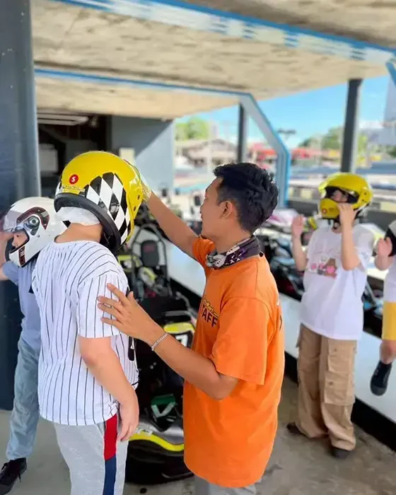 Pier Walking Professional Tem Briefing at EasyKart Pattaya Bali Hai